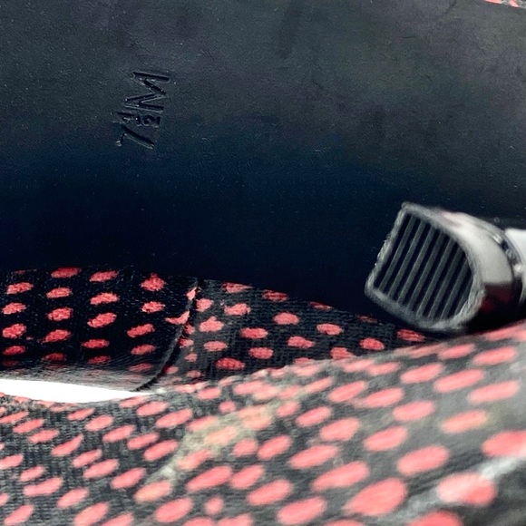 G by GUESS Carrie Black Red Snakeskin Pumps 7.5 - Picture 14 of 14